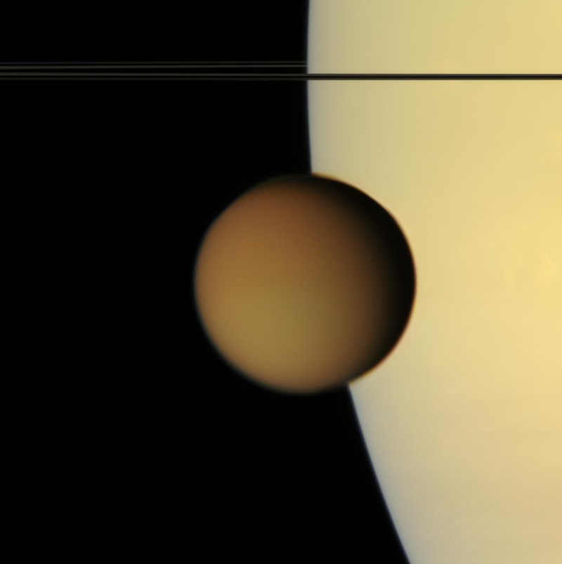 Illustration for article titled NASA's Probe Will Buzz Titan Landing Site